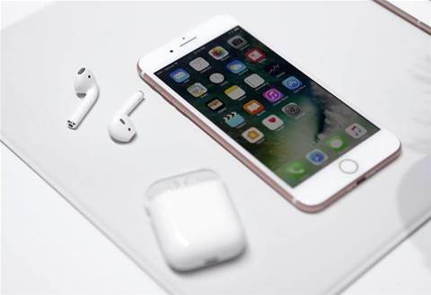 Poor demand for iPhone 8 drags down Apple shares