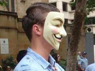 Hundreds flock to Wikileaks Sydney rally