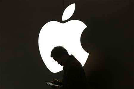 Apple offers possible hint of iWatch plans