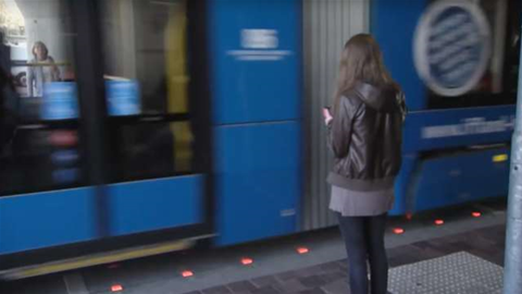Australian govt installing 'traffic lights' in pavement for smartphone safety