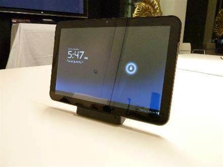 Will the Motorola Xoom be the first tablet to run Ice Cream Sandwich?