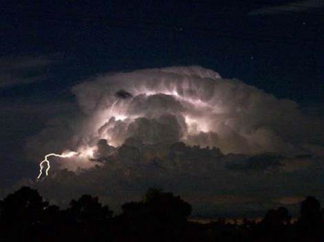 Lightning strike takes Amazon's cloud offline