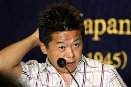 Japan internet star takes low-tech campaign trail