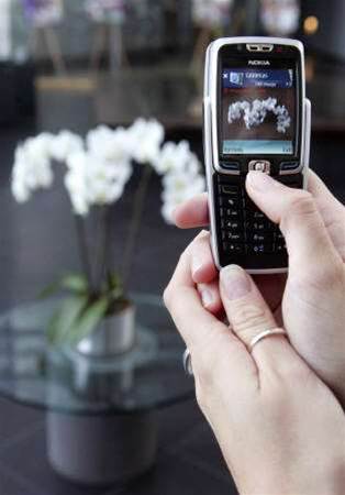 Nokia Q3 profit up, but sales prices suffer