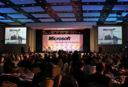 Microsoft unveils online Windows, Office services
