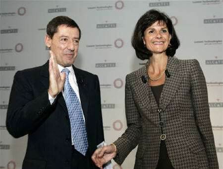 Bush approves Lucent sale to France's Alcatel