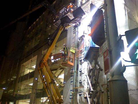 Photos: Sydney Apple Store attempts window surgery