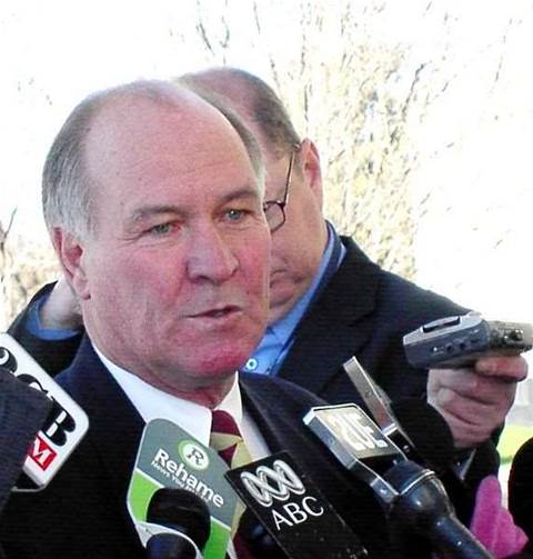 Windsor challenges Gillard on NBN price tag