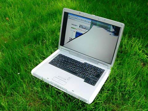 Microsoft warns of new flaw in IE