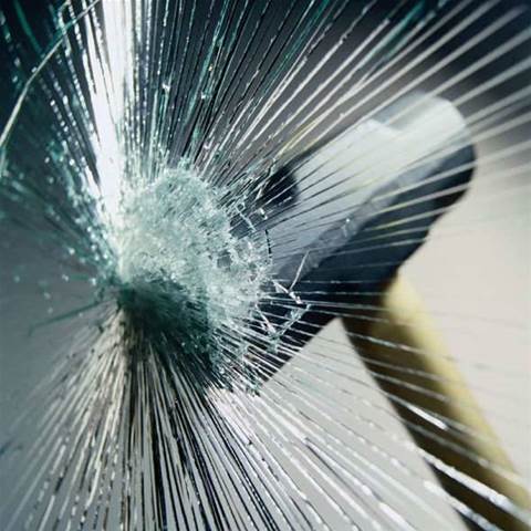 Apple retailers hit by ram raid 
