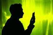 Federal Government looks to cash in on mobile spectrum