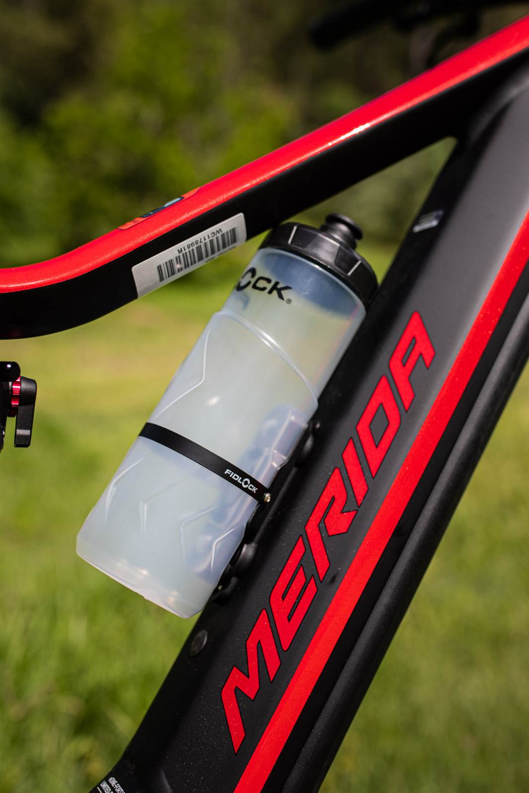Review: Fidlock Magnetic Water Bottles, and a Strap to Mount a Bottle  Anywhere - Singletracks Mountain Bike News