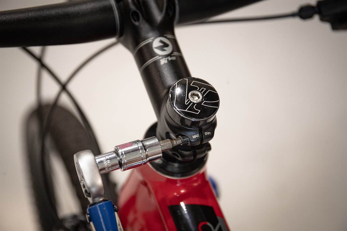 How to adjust a Bicycle Headset 