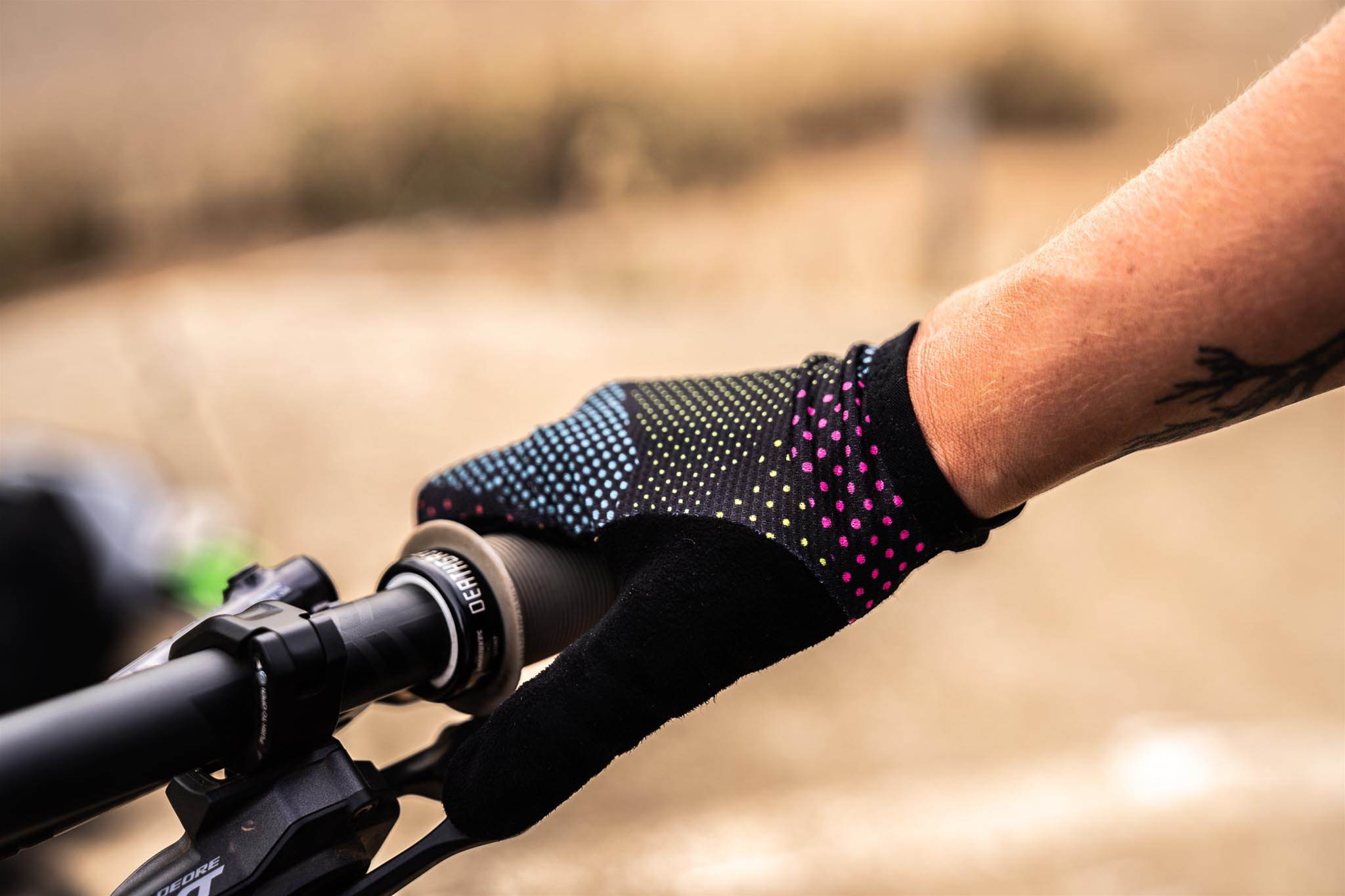 TESTED: Pearl iZUMi Elevate Mesh LTD Glove - Australian Mountain Bike