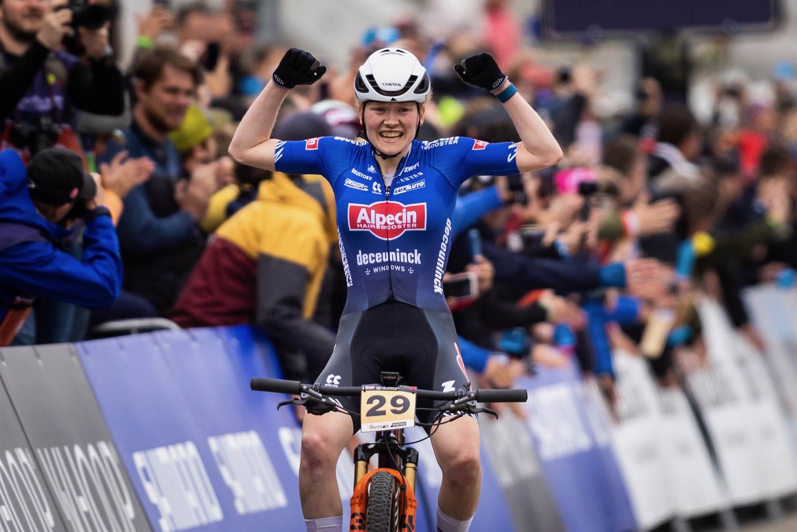 Pieterse and Pidcock win Nove Mesto World Cup AMBmag .au