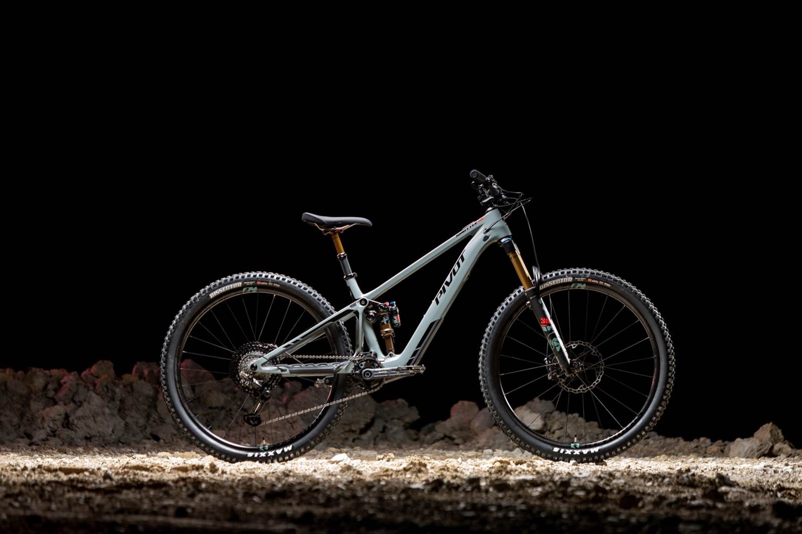 The new Pivot Shuttle SL ebike weighs 16.5kg