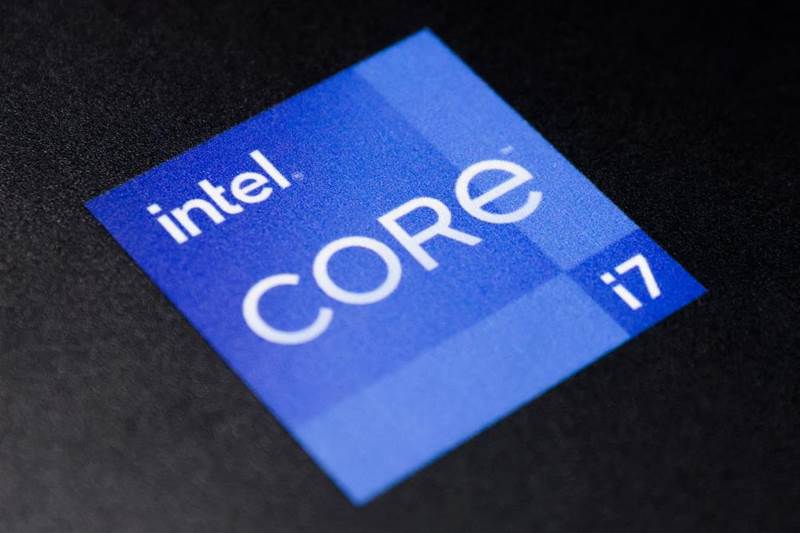 Intel slashes annual forecasts on PC demand slump