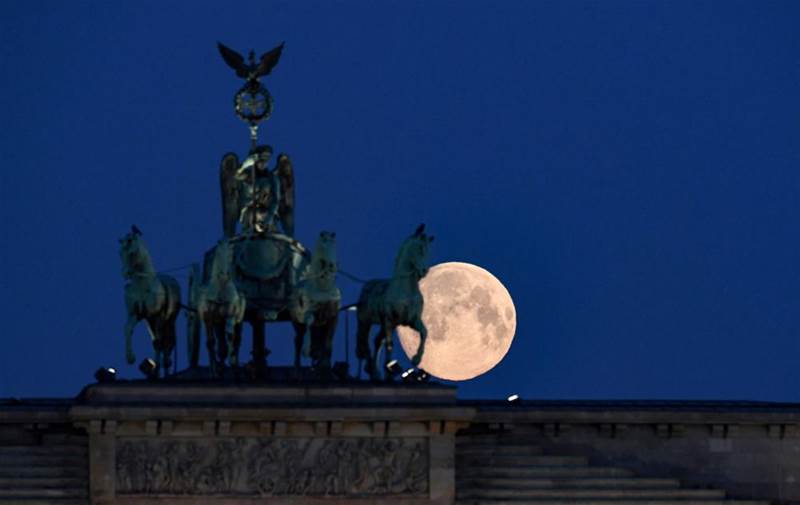 Germany seizes on Silicon Valley's woes