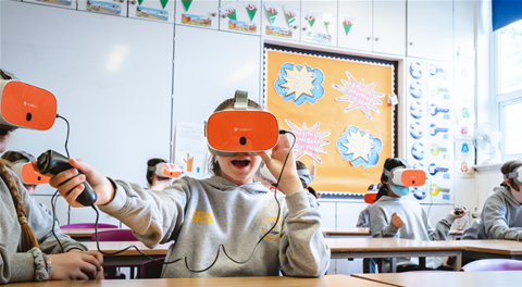 Alloys inks distie deal with ClassVR