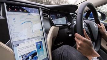 US asks Tesla why it did not recall Autopilot