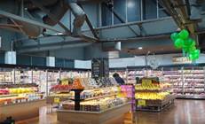 Woolworths lets staff go 'shopping' for data