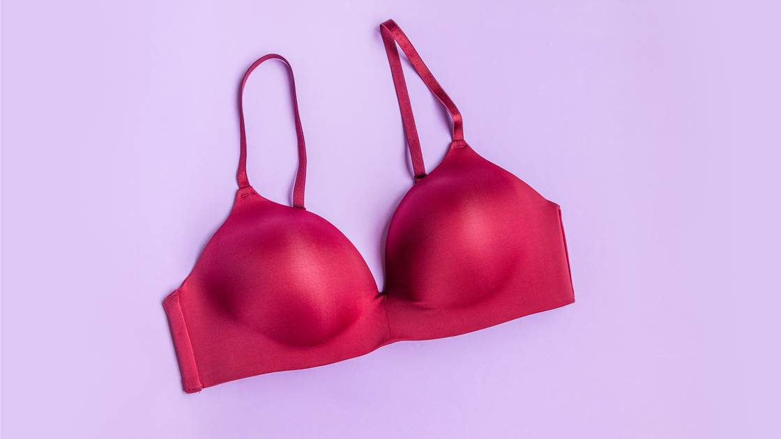 3 things you should never put in your bra - Health - Prevention