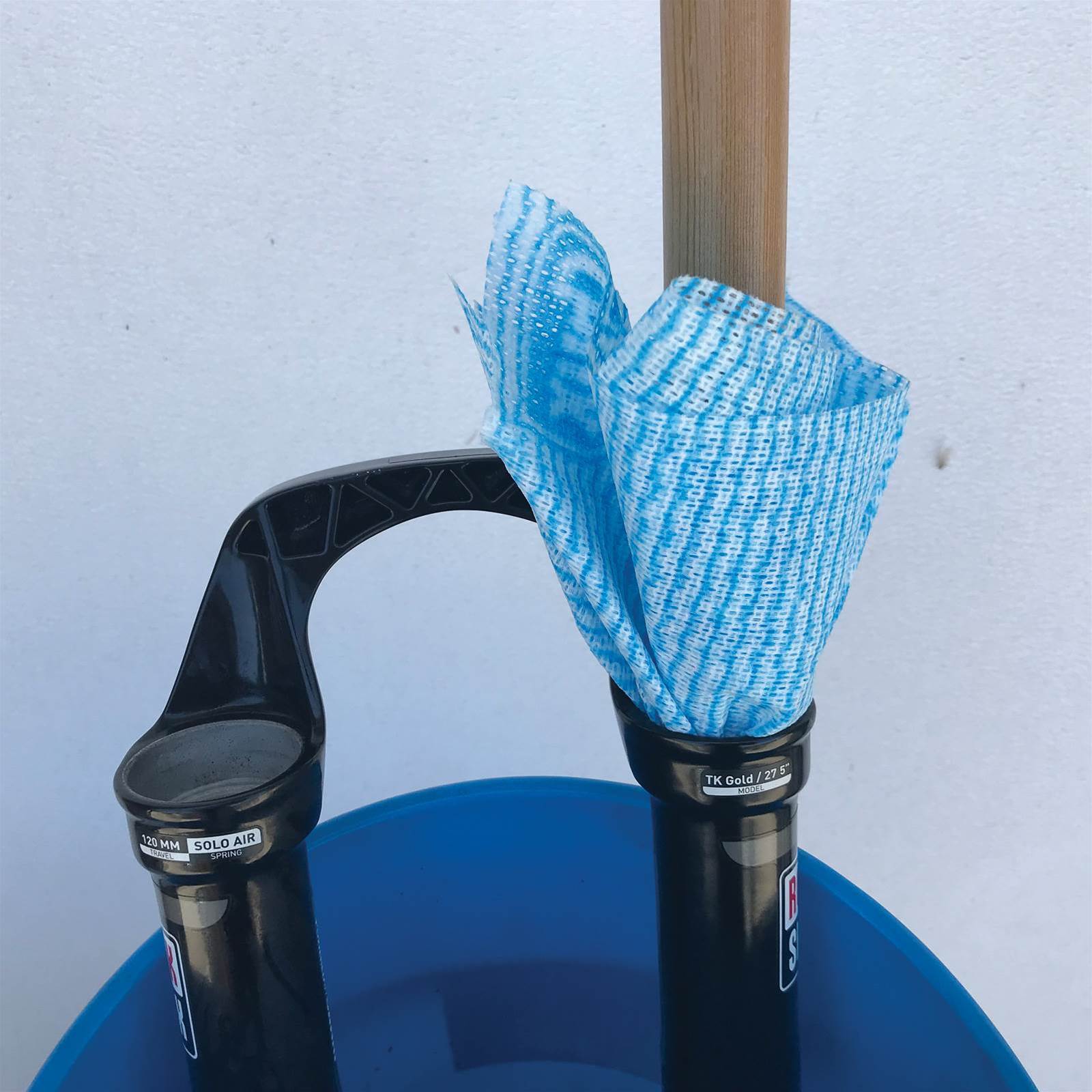 Minor suspension service Australian Mountain Bike The