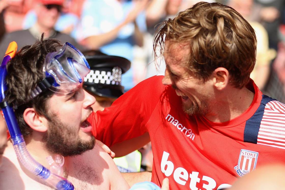 Crouch Honours Agreement With Fan In Swimming Trunks Culture Ftbl Life