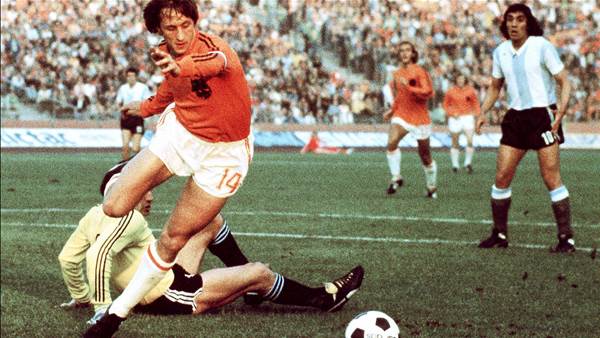 Football Firsts: The Cruyff Turn