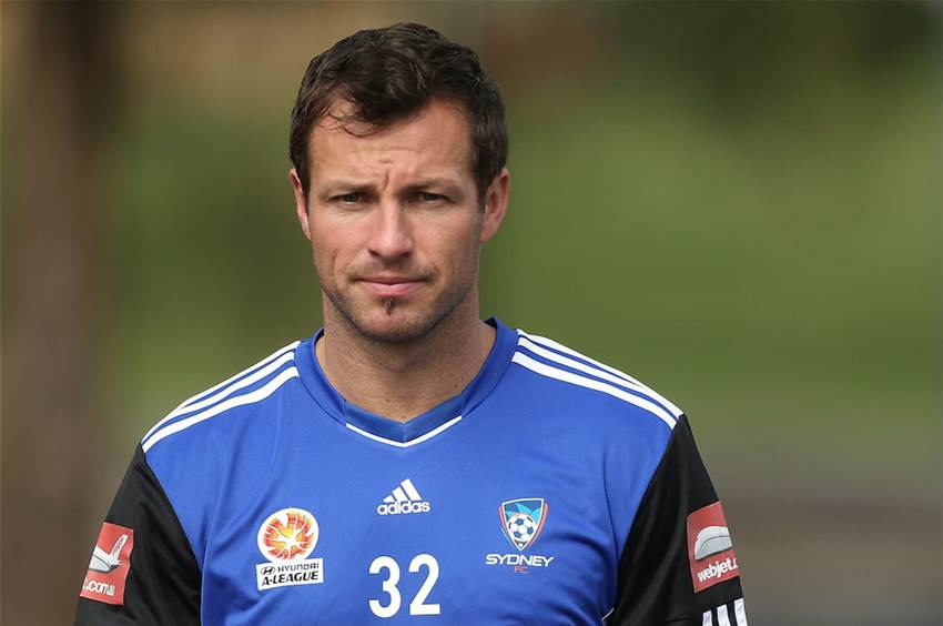 Lucas Neill trains with Sydney Lucas Neill trains with Sydney