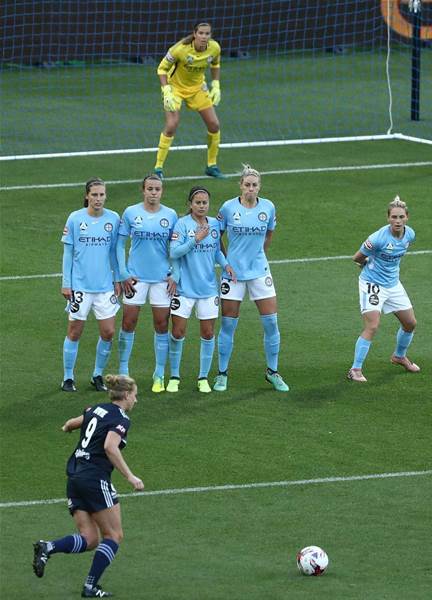 Girls on grass: Epic W-League RD2 pic action Girls on grass: Epic W-League RD2 pic action