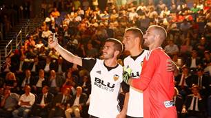 Gallery: Valencia's 2017-18 home kit unveiled
