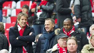 Van Der Sar Set For Ajax Return