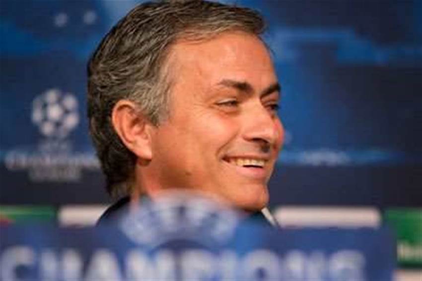 Mourinho shrugs off United link Mourinho shrugs off United link