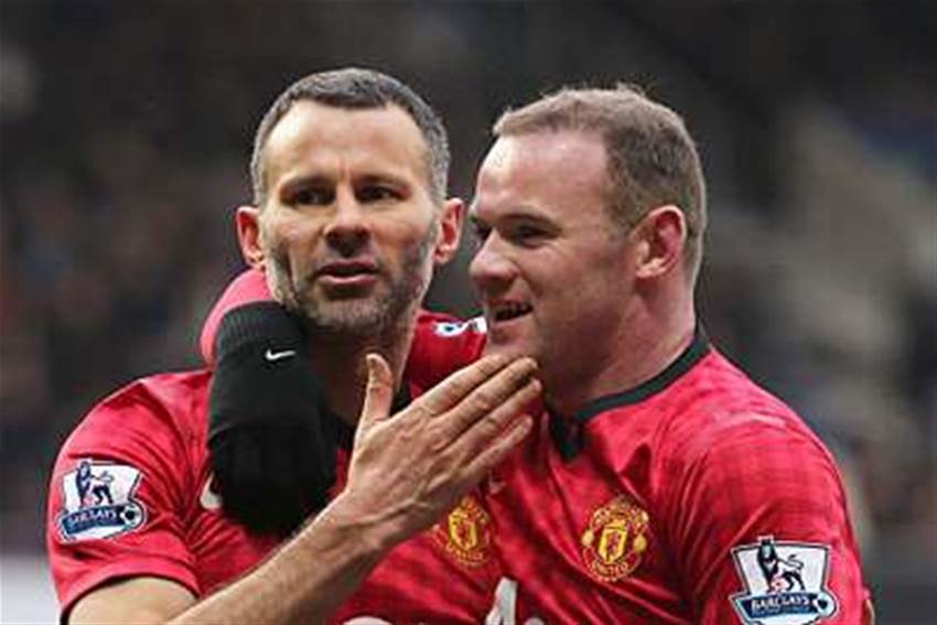Giggs pens new Manchester United deal Giggs pens new Manchester United deal