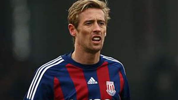 Pulis defends misfiring Crouch