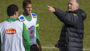 Scolari tips Italy to challenge