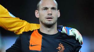 Van Gaal: Sneijder should join Chelsea