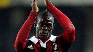 Allegri praises 'champion' Balotelli