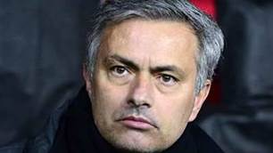 Figo backs Mourinho to stay at Real Madrid