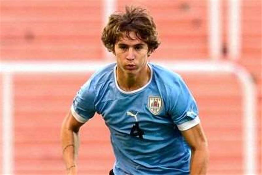 Manchester United sign Varela Manchester United sign Varela