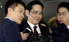 Prosecutors seek 12-year jail term for Samsung boss