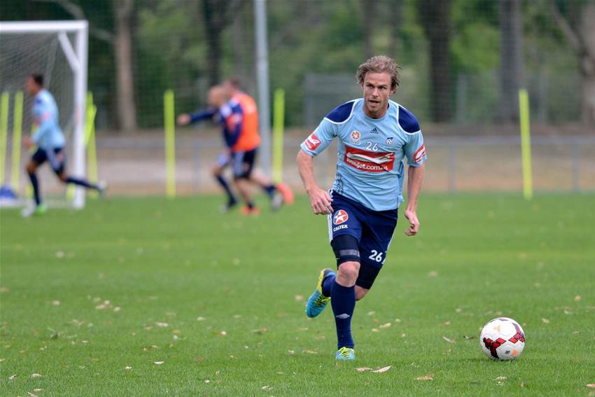 Matt Thompson stays at Sydney Matt Thompson stays at Sydney