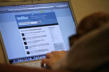 Twitter seeks to buy TweetDeck