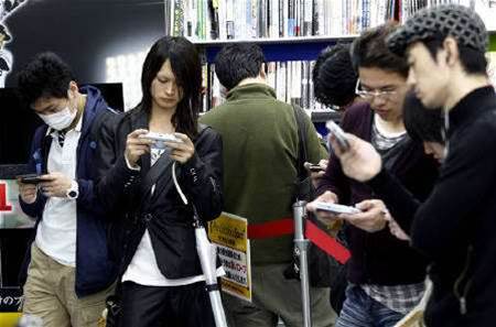 Sony hires firms to clean up after breach