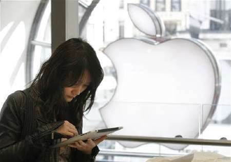 Apple updates software to fix tracking glitch
