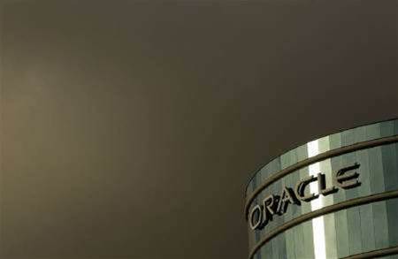 Oracle delivers strong Q1 but hardware slips