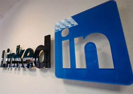 LinkedIn dumps Intro Apple mail service