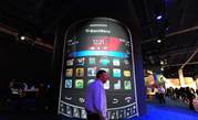 BlackBerry to offer IM on rival devices