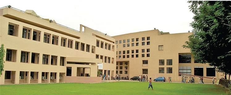 Uni call to action as IT enrolment decline continues